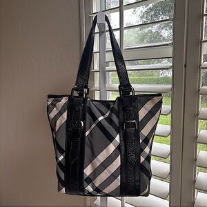 BURBERRY Beat Check Victoria Tote Nylon Patent Leather Should Bag